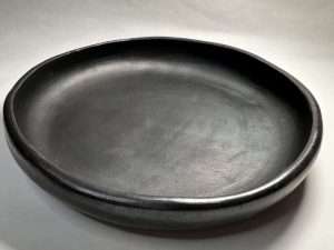 Piatto artigianale in barro nero La Chamba