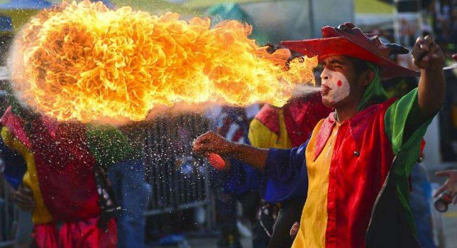 Viajar a Barranquilla: arlequines exhalando fuego